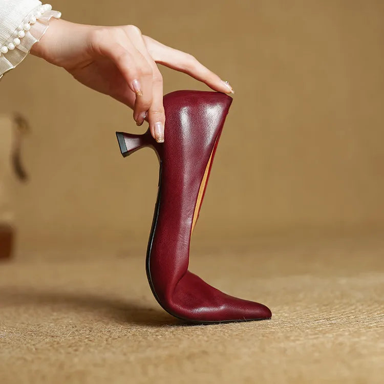 Serelina - Elegant Pointed-Toe Kitten Heel Pump